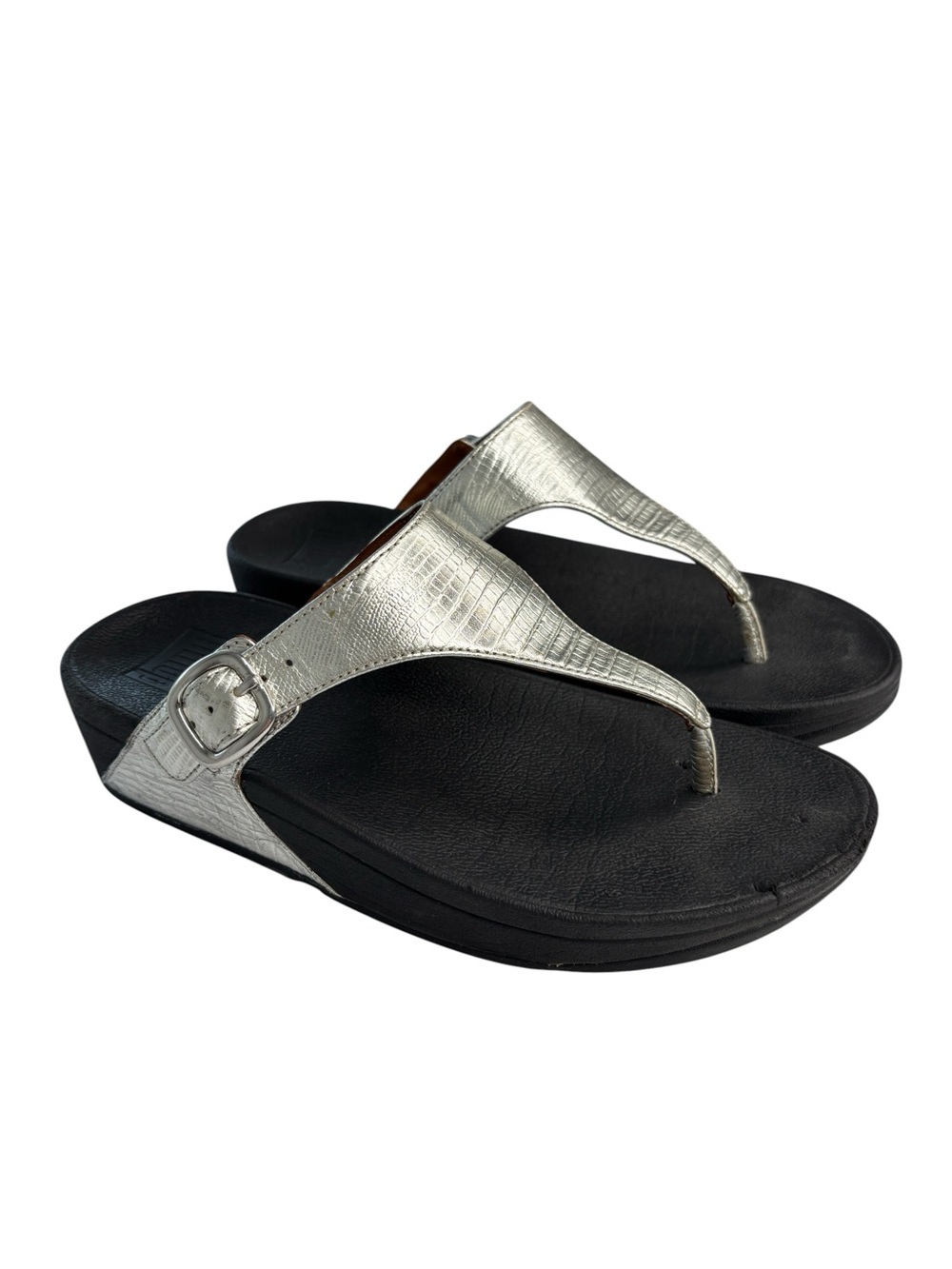 FitFlop Lulu Sandals Size 6 Silver Metallic Leather Microwobbleboard Adjustable